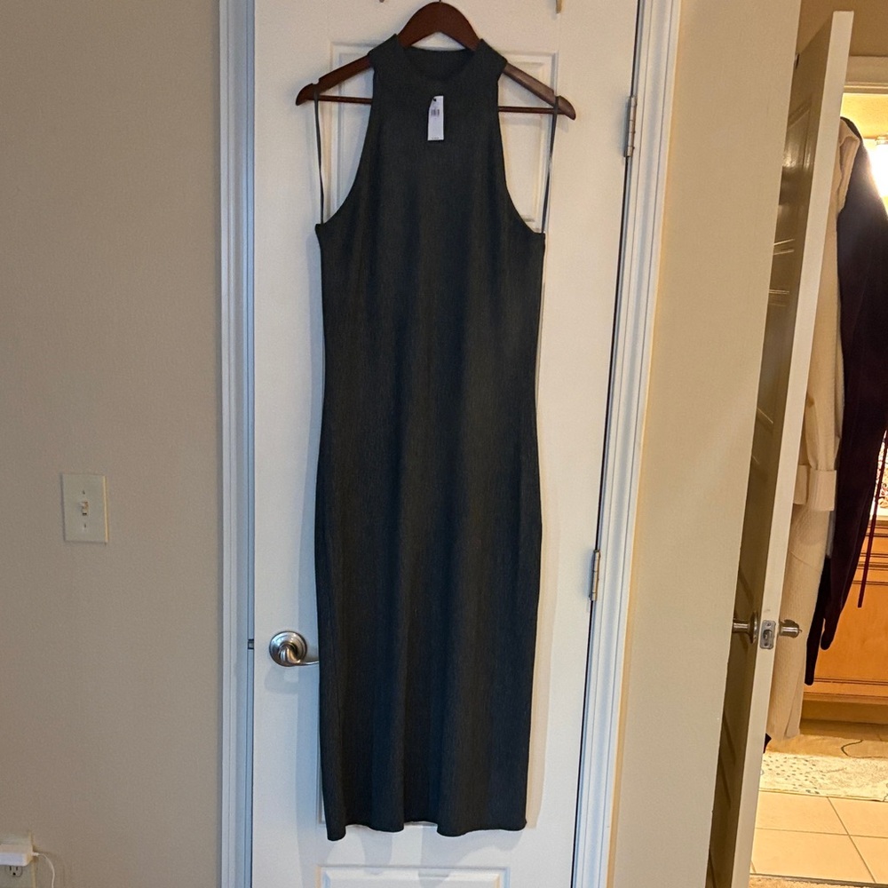 Elegant Dark Green Metallic Sleeveless Sweater Dress